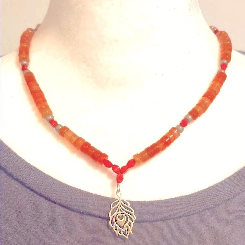 🧡14k Feather Pendant & Semi Prescious Carnelian Blend Necklace🧡